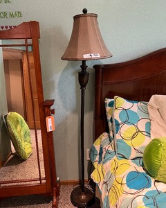 lot 218 image: Lamp Stand