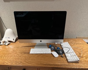 lot 221 image: Apple iMac All-In-One Desktop Computer