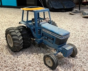 lot 339 image: Ford Tractor