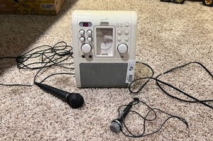 lot 335 image: Karaoke Machine