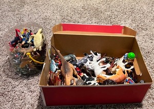 lot 334 image: Toy Animals