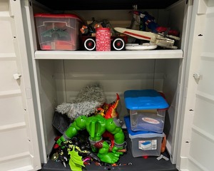lot 319 image: Shelf Contents- Toys