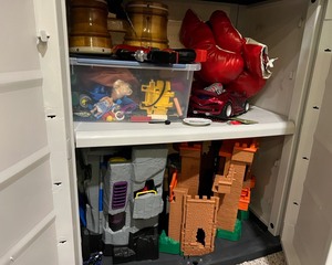 lot 321 image: Shelf Contents - Toys