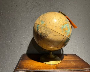 lot 242 image: Globe