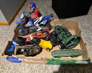 lot 328 image: Kids Toys