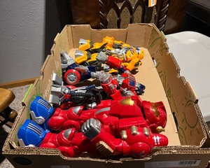 lot 326 image: Transformers Toys