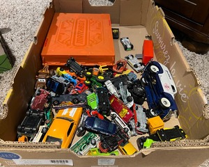 lot 329 image: Matchbox Cars