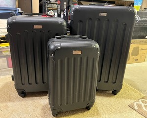 lot 283 image: 3pc Luggage Set