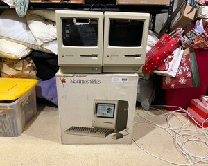 lot 271 image: Collectors Item Vintage 1980s Macintosh Plus Desktop