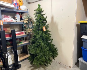lot 278 image: 6ft Christmas Tree