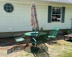 lot 61 image: Patio Table