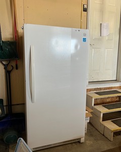 lot 109 image: Kenmore Upright Freezer