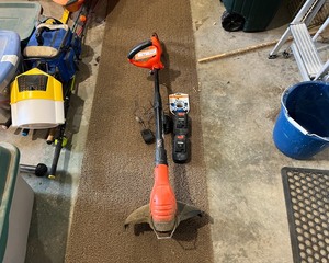 lot 106 image: Cordless Weed Trimmer