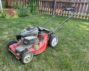 lot 84 image: Jonsered Lawn Mower
