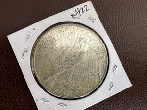 lot 40 image: 1922 SILVER PEACE DOLLAR