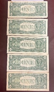 lot 45 image: LOT OF 5 $1 STAR NOTES