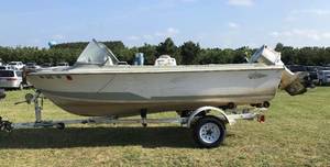 lot 4 image: 1965 Larson All American 17 6 w 1983 EZ LoadR