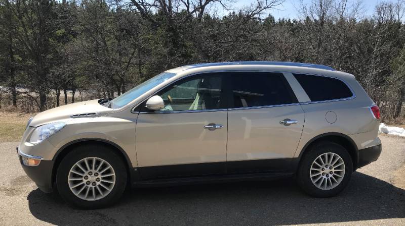 lot 4 image: 2010 Buick Enclave CX