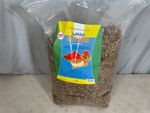 lot 72 image: New 5 lb Bag of Mealworm Bird Food  Chicken Food
