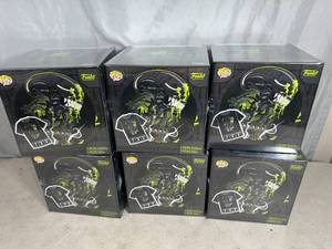 lot 82 image: 6 New Alien 40th Anniversary Funko Pop Size Large T-Shirt Collector Sets