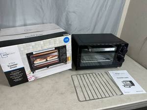 lot 92 image: Toaster Oven - Used Once