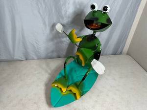 lot 105 image: Recycled Metal Paddle Frog