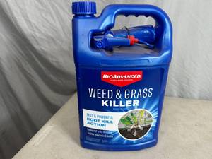 lot 109 image: New Gallon of Weed and Grass Killer Spray