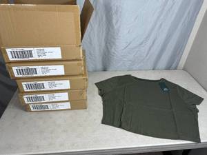 lot 112 image: 30 New Crop Top T-Shirts