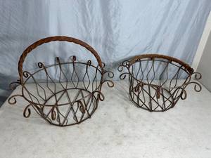 lot 118 image: 2 Vintage Apple Baskets