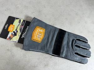 lot 124 image: New Pair of Oklahoma Joes Leather Grilling Gloves