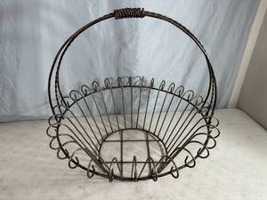 lot 133 image: Large Metal Apple Basket