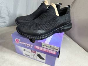 lot 134 image: New Skechers Memory Foam Shoes - Size 5.5
