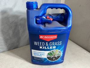 lot 140 image: New Gallon of Weed and Grass Killer Spray