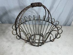lot 178 image: Cute Metal Apple Basket
