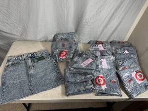 lot 184 image: 18 New Denim Skirts