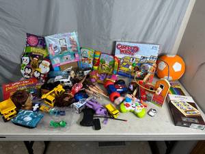 lot 198 image: Assorted Toys, Games, and More