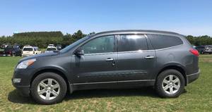 lot 2 image: 2010 Chevy Traverse LT AWD