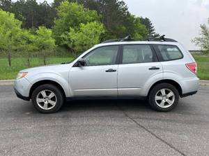 lot 4H image: 2011 Subaru Forester 2.5X - AWD - MANUAL