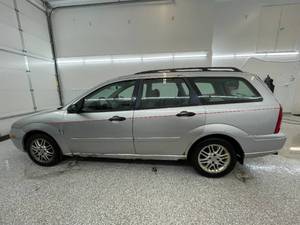 lot 14F image: 2004 Ford Focus ZTW SE - 2 OWNERS