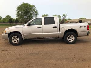lot 16L image: 2006 Dodge Dakota SLT - 4X4