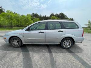 lot 16C image: 2004 Ford Focus ZTW - 2 OWNERS