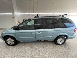 lot 12F image: 2004 Chrysler Town And Country LX Family Value