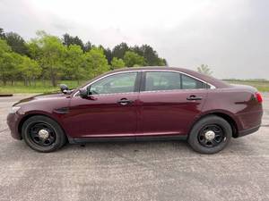 lot 6 image: 2013 Ford Taurus Police Interceptor - AWD