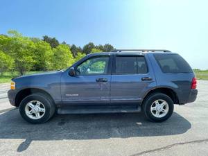 lot 9 image: 2005 Ford Explorer XLT - 4X4