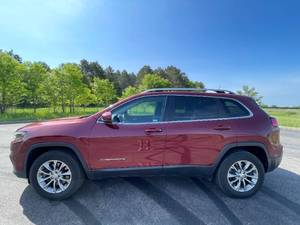lot 1 image: 2019 Jeep Cherokee Latitude Plus - 4X4 - 2 OWNERS - 81,610 MILES