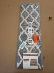 lot 68 image: Ottomanson Glamour Collection Non-Slip Rubberback Moroccan Trellis 8.5 in. x 26 in. Indoor Stair Tread Covers Set of 7, Gray
