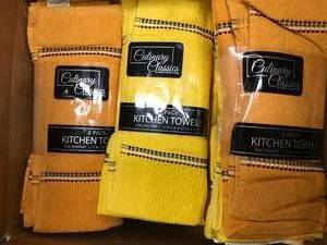 lot 4 image: CASE OF TOWELS
