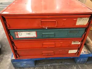 lot 36 image: 4 DRAWER RED CABINET WITH ASSORTED PARTS