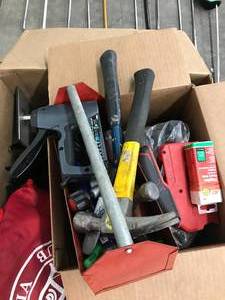 lot 43 image: LARGE BOX ASSORTED SHELVING BRACKETS