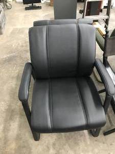 lot 93 image: BLACK OFFICE CHAIR